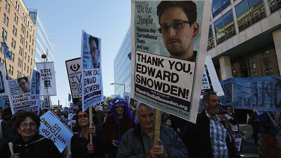 В 2013 году между Россией и США снова возникло напряжение. Повод дал бывший сотрудник ЦРУ Эдвард Сноуден, обнародовавший информацию о слежке американских спецслужб за гражданами разных стран мира. Скрывавшийся в Гонконге, экс-сотрудник ЦРУ внезапно прилетел в Шереметьево. В июне того же года Сноуден получил убежище в России