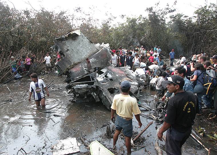23 августа 2005 года близ аэропорта Пукальпы (Перу) разбился Boeing 737 перуанской компании «Танс». На его борту находились 100 человек, 48 человек погибли