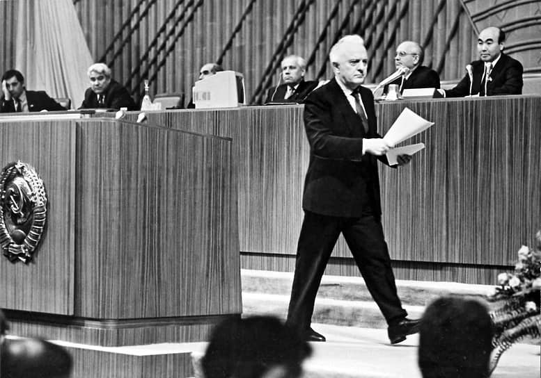 1991 год. Главой министерства внешних сношений, созданного на базе МИДа СССР, назначен Эдуард 
Шеварднадзе