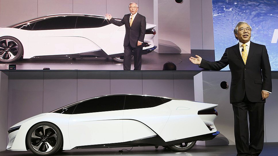 На примере концепта Honda FCEV японцы показали, каким может быть автомобиль, использующий водород в качестве топлива.  Футуристический дизайн, просторный салон и запас хода около 500 км после трехминутной заправки. В 2015 году машина появится в продаже