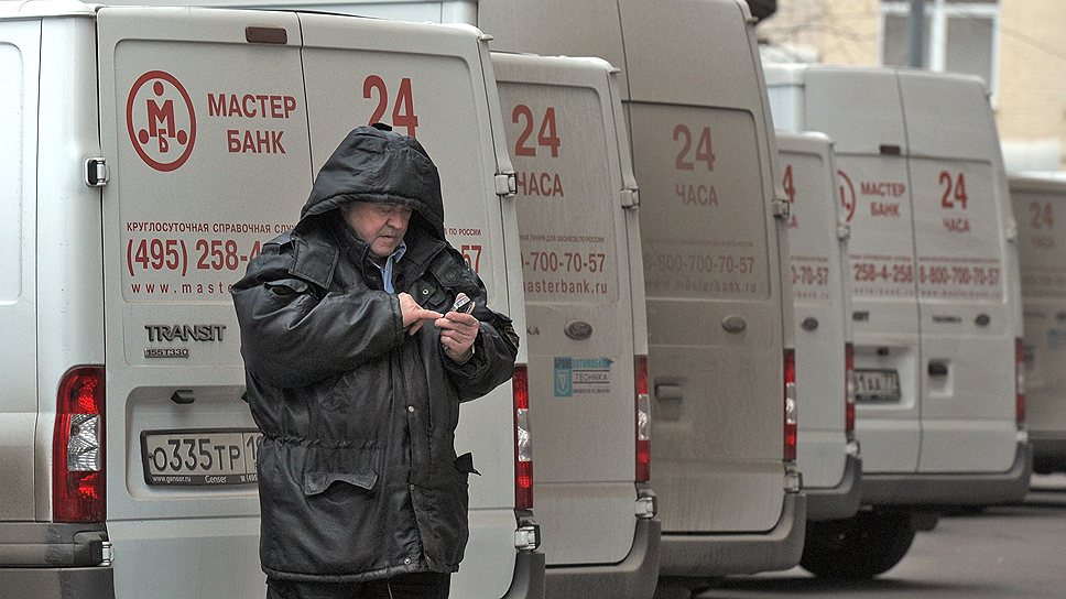 В главном офисе Мастер-банка в центре Москвы проводятся обыски при поддержке ОМОНа