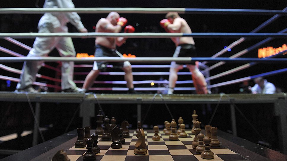 28 ноября в Москве впервые прошел турнир чемпионата мира по шахбоксу — гибридному виду спорта, который в последнее время становится все более популярным