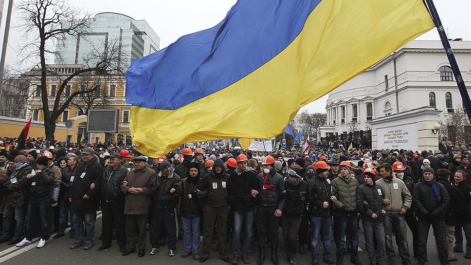 На Крещатике организован пункт помощи и обогрева для участников акции протеста