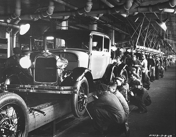 1927 год. После 19 лет выпуска Ford Model T компания Ford представила Ford Model A в качестве своего нового автомобиля