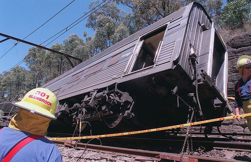 1999 год. Железнодорожная катастрофа на станции Гленбрук неподалеку от Сиднея. В результате столкновения двух поездов погибли семь человек