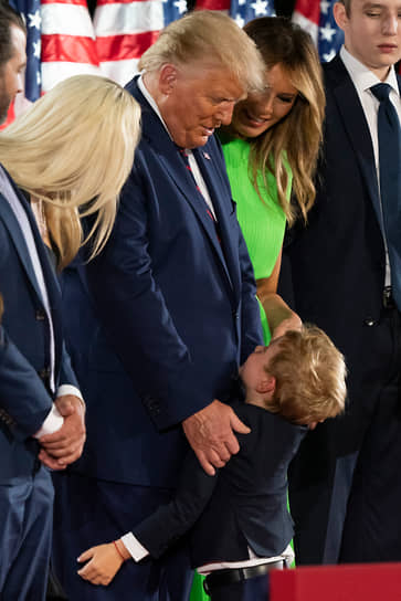 45-й президент США Дональд Трамп со своим внуком Теодором, 2020 год