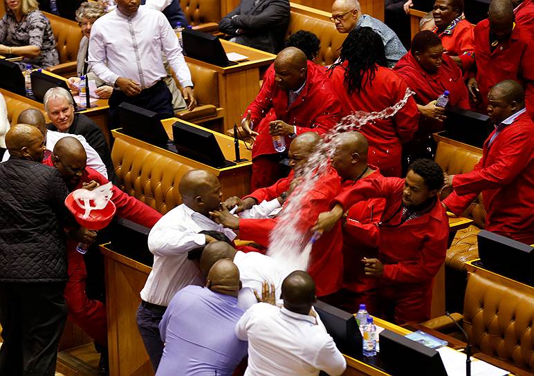 17 мая 2016 года в парламенте Южно-Африканской Республики произошла драка между охранниками и членами партии «Борцы за экономические свободы», которые попытались помешать выступлению президента страны Джейкоба Зумы