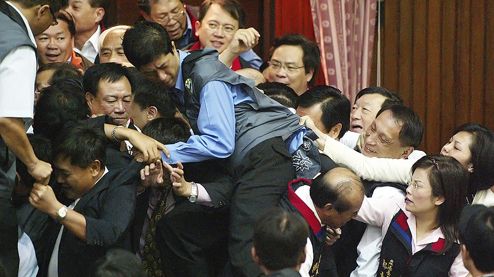 8 мая 2007 года парламентарии Тайваня подрались на заседании из-за разногласий при обсуждении очередного законопроекта