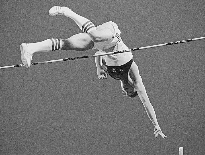 Сергей Бубка — единственный на сегодняшний день легкоатлет, который победил на шести чемпионатах мира (с 1983 по 1997 год). При этом на Олимпийских играх Сергей Бубка победил лишь один раз — в 1988 году в Сеуле