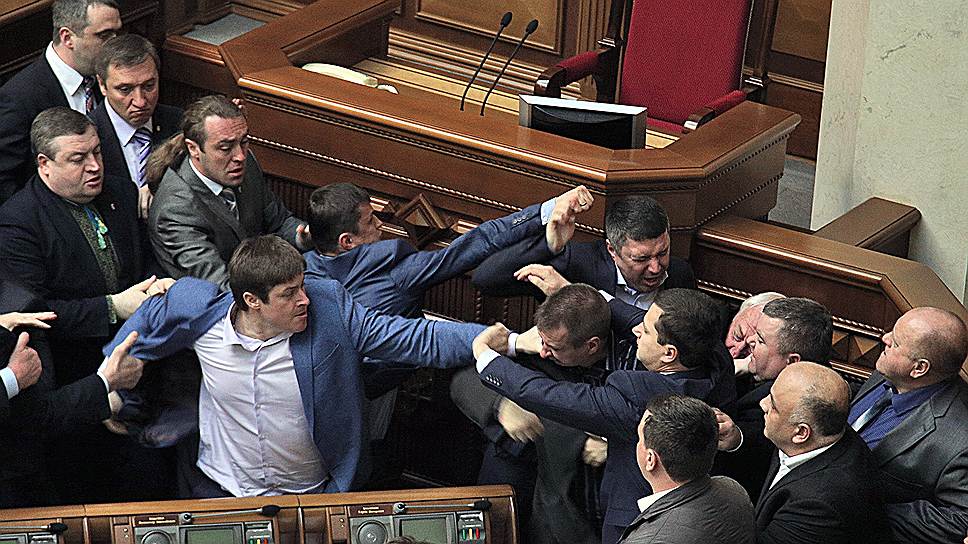8 апреля 2014 года депутаты Верховной Рады в очередной раз устроили драку