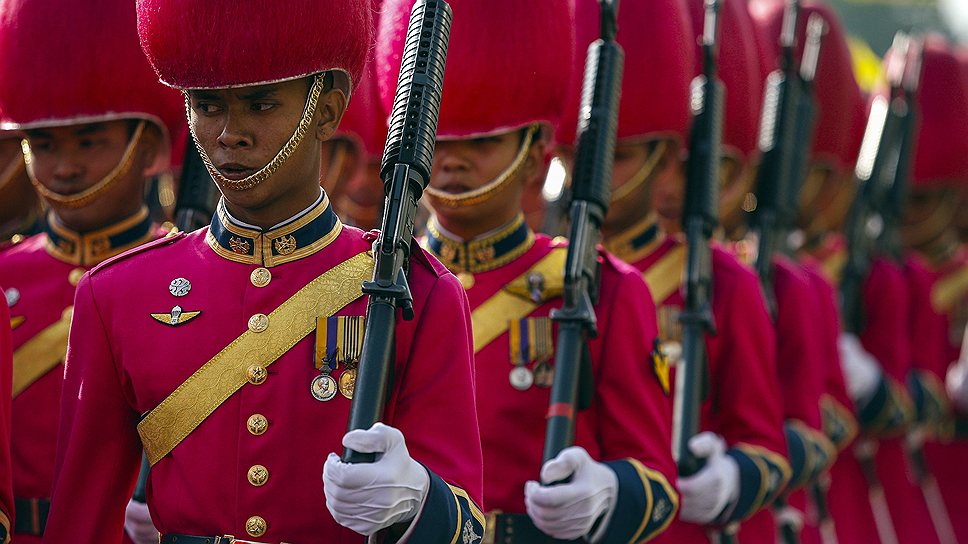 Парад королевской гвардии в честь 86-го дня рождения короля Таиланда