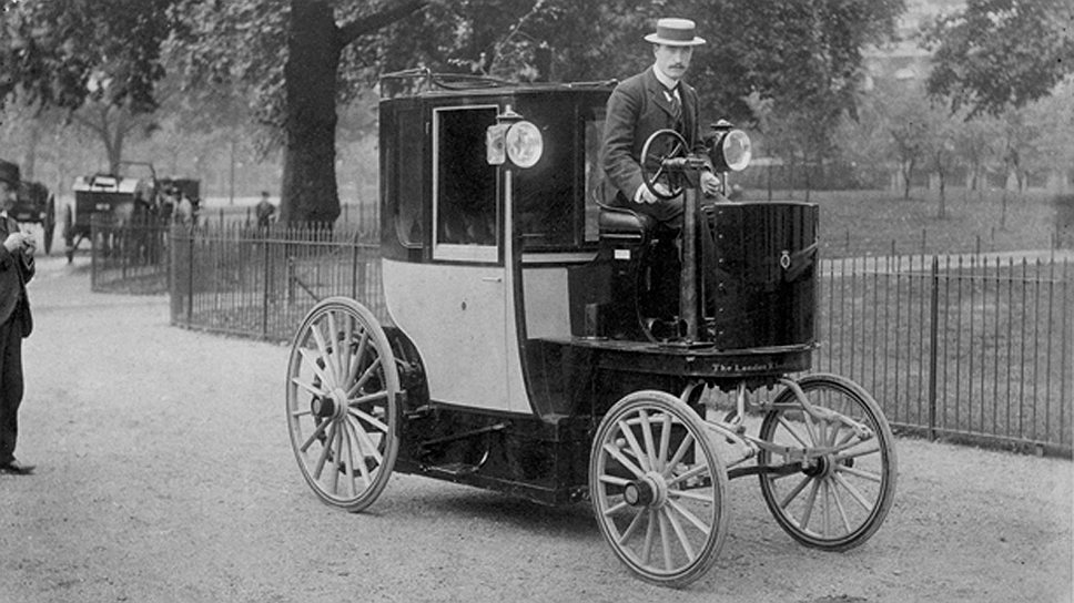 Первые лондонские «кэбы», колторые работали на электрическом двигателе, называли «Berseys», в честь создателя. К 1898 году в Лондоне было уже 50 таких такси 