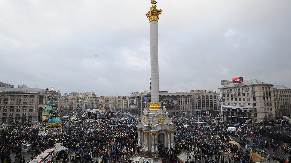 Штаб национального сопротивления, созданный украинской оппозицией, заявил, что возьмет на себя всю ответственность за ситуацию на Украине в случае введения в стране чрезвычайного положения