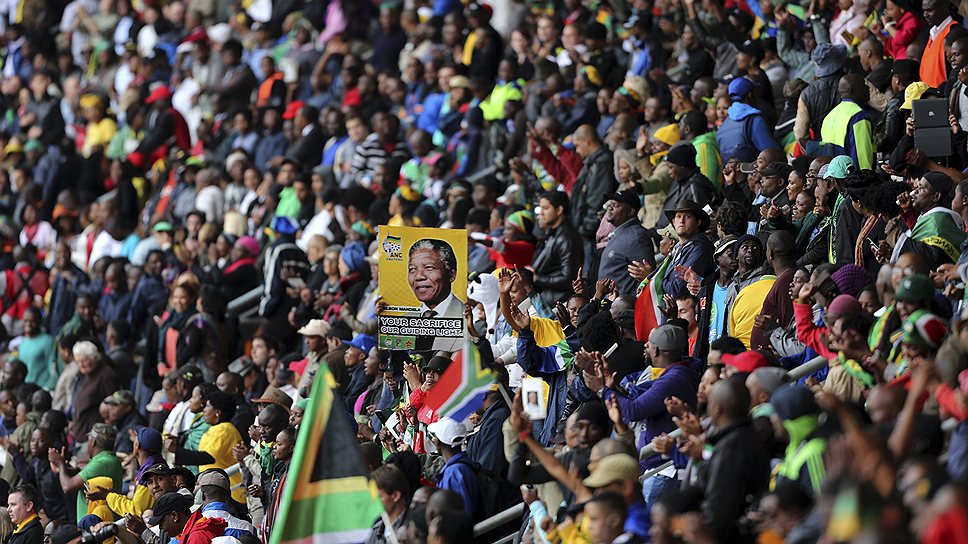 Торжественная церемония прощания с первым чернокожим президентом в истории ЮАР собрала 20 тыс. человек