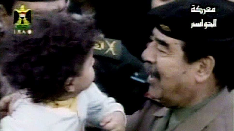4 апреля иракское телевидение возобновило прерванное из-за военной операции вещание, показав сюжет, в котором  Саддам Хусейн посещает подвергшийся бомбардировке Багдад. Он был в военной форме, улыбался, разговаривал с местными жителями, приветствующими его, пожимал им руки и целовал детей