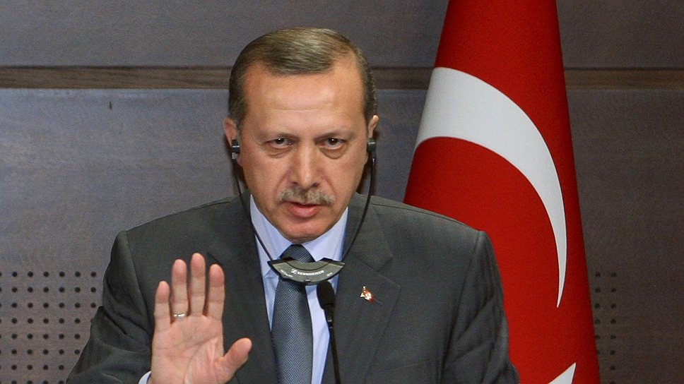 23 февраля 2010 года ботинок полетел в премьер-министра Турции Реджепа Тайипа Эрдогана. Нападающий кричал: «Да здравствует Курдистан!»