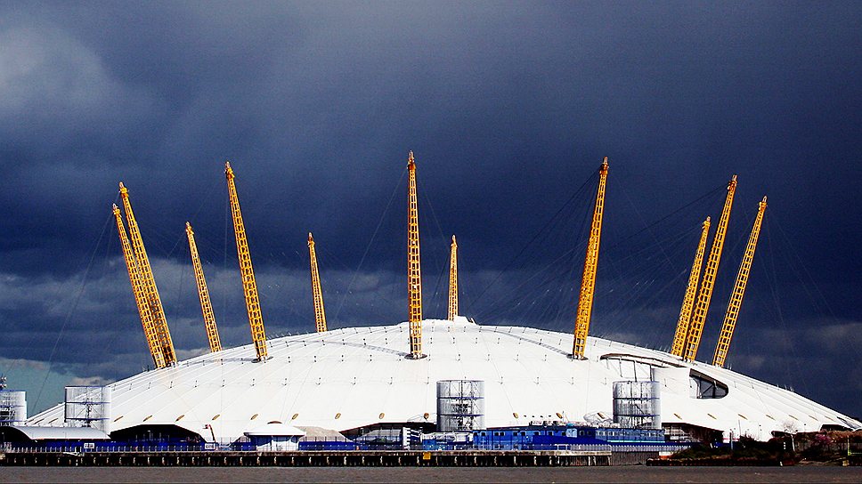 Крытый стадион O2 Arena в Лондоне способен вместить до 23 тыс. человек. Это одна из крупнейших крытых арен в Европе наряду с Manchester Evening News Arena (MEN Arena), Lanxess Arena в Кельне, Beogradska arena в Белграде и «Олимпийским» в Москве. Здесь проводятся спортивные соревнования, множество фестивалей и концертов