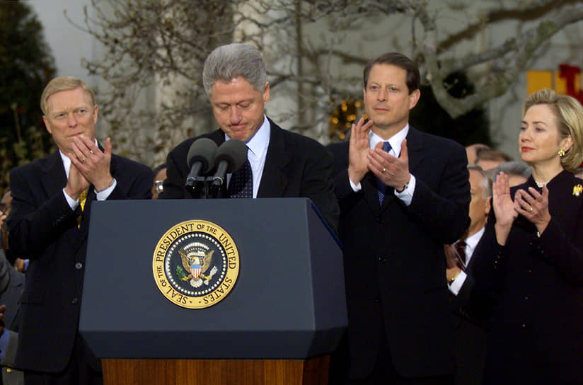 1998 год. В США впервые за 130 лет Палата представителей Конгресса начала слушания по импичменту президента