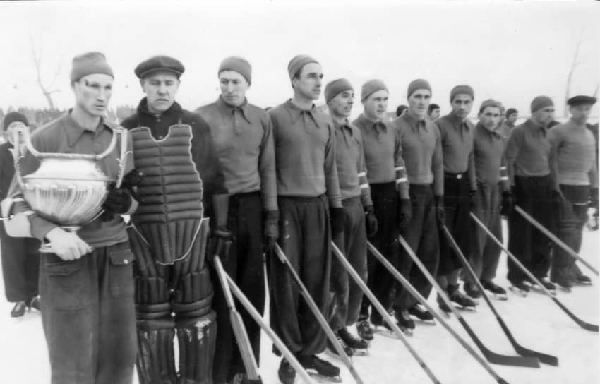 1946 год. В СССР впервые сыграны матчи на первенство по хоккею с шайбой