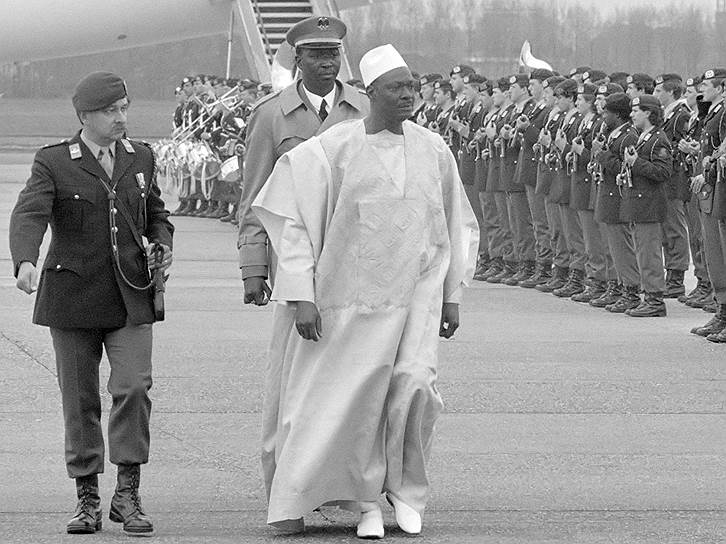 1999 год. Президент Мали Муса Траоре и его жена приговорены к смертной казни за крупные хищения