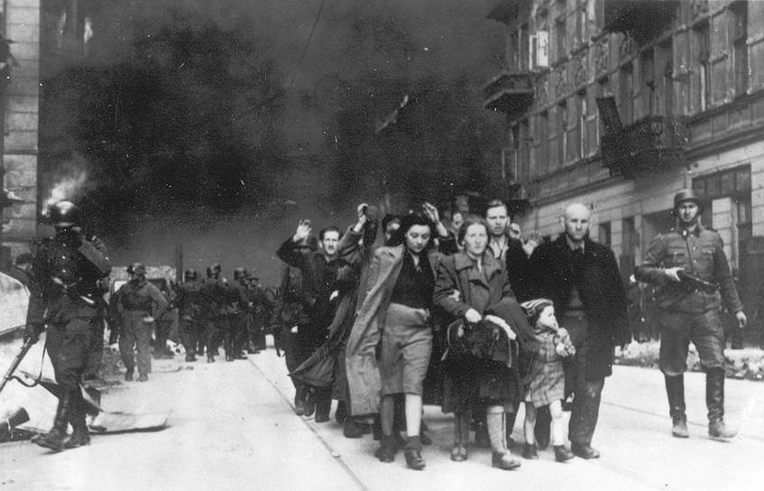 2001 год. Евреи, пережившие холокост, добились компенсации от властей Австрии за имущество, конфискованное в период правления нацистов