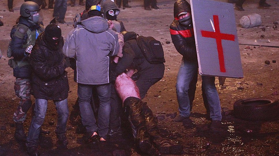 Правоохранительные органы усилили оцепление на всех улицах, которые ведут в правительственный квартал в центре Киева