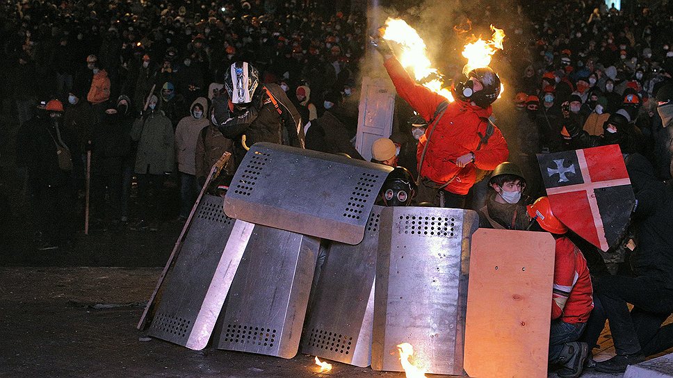 Столкновения между сторонниками оппозиции и сотрудниками правоохранительных органов в Киеве