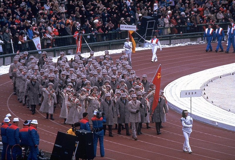 Олимпийская форма была призвана отражать национальный дух команды, поэтому ее согласованием часто занимались множество инстанций, вплоть до высшего партийного руководства&lt;br>Сараево, 1984 г.