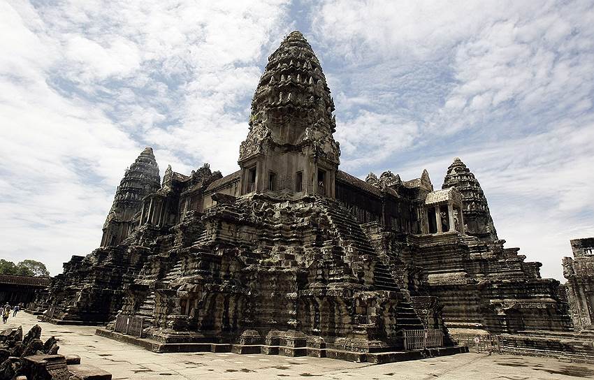 1861 год. Французский путешественник Анри Муо обнаружил в джунглях Камбоджи гигантский храмовый комплекс Ангкор-Ват