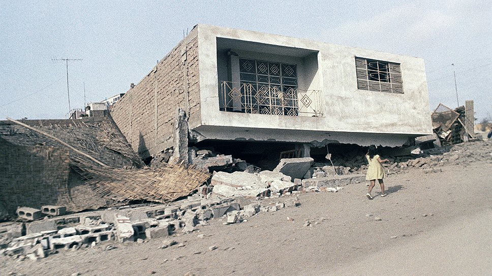 30 мая 1970 года, Анкас, Перу.Самое катастрофическое по количеству жертв землетрясение в Перу, в результате которого погибли 100 тыс. человек, 25 тыс. пропали без вести. Город Янгай был полностью затоплен, город Уарас и другие разрушены