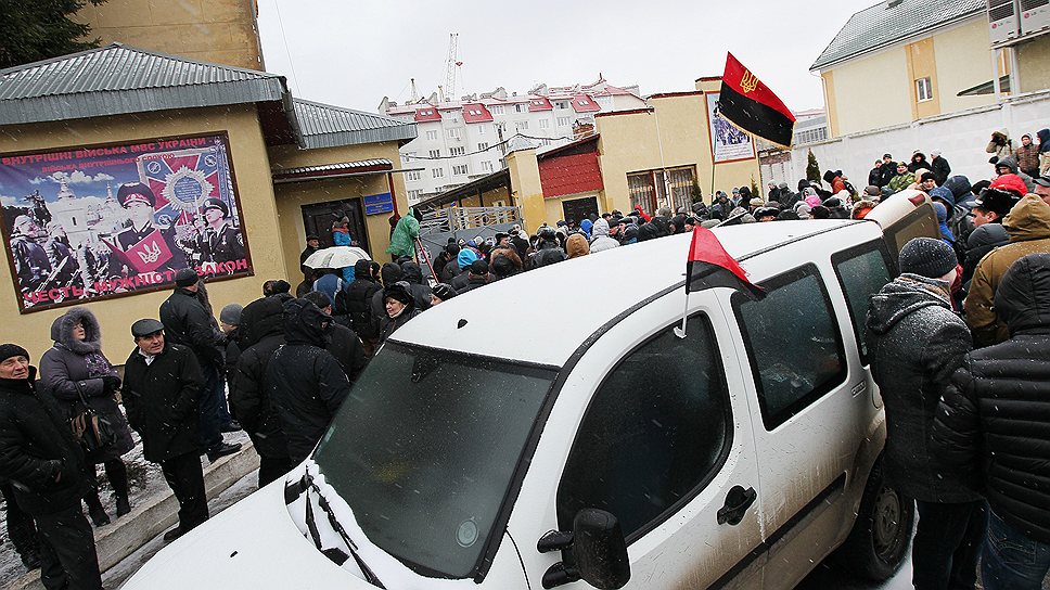 Один из комендантов Евромайдана Степан Кубив, народный депутат от партии «Батькивщина» заявил об аресте своего имущества