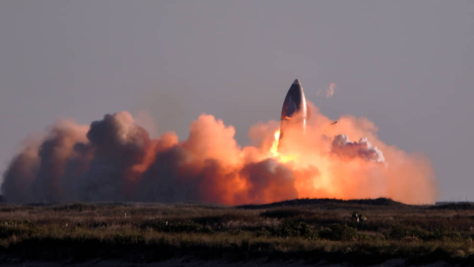10 декабря 2020 года при посадке разбилась первая сверхтяжелая ракета SpaceX Starship SN8. Авария произошла из-за отказа одного из двигателей. Испытательный полет проводился в Бока-Чика, штат Техас, США. Несмотря на взрыв при посадке, глава SpaceX Илон Маск назвал испытание успешным 