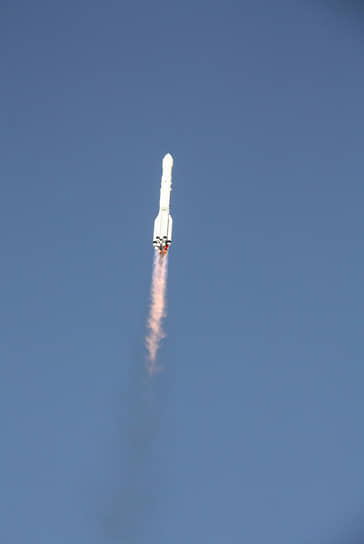 5 декабря 2010 года три спутника «Глонасс-М» после неудачного старта затонули в несудоходном районе Тихого океана. Ракета-носитель «Протон-М», которая должна была вывести космические аппараты на орбиту, после запуска с Байконура отклонилась от курса на восемь градусов. В Роскосмосе заявили, что спутники были выведены на нерасчетную орбиту из-за неустановленного сбоя в разгонном блоке