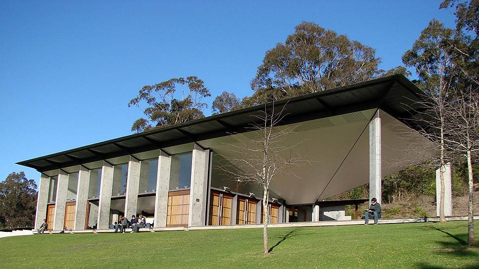 &lt;i>&lt;b>Образовательный центр Артура и Ивонн Бойд/Arthur and Yvonne Boyd Art Centre&lt;/b>&lt;/i>&lt;br>
&lt;i>&lt;b> Местоположение/год постройки:&lt;/b>&lt;/i> Риверсдейл, Австралия/1999&lt;br>
У себя на родине Гленн Мёркатт считается отцом современной австралийской архитектуры. Сам Мёркатт не намерен расширять географию своей работы: «За границей от меня просто не будет толку. Я не смогу понять тамошнюю землю. &lt;…> Меня часто обвиняют в том, что я иду по пути наименьшего сопротивления. Любой, мол, может построить хорошенький дом на склоне зеленого холма. Я же полагаю, что стремление строить в городах — и за границей, если уж на то пошло,— это лишь результат раздутого архитекторского эго. Я никому не хочу ничего доказывать, мне это не нужно. Я и так прекрасно знаю себе цену»,— в интервью журналу AD Magazine
