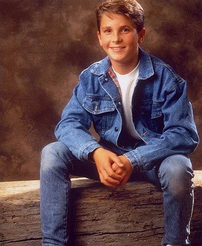 Кристиан Бейл родился 30 января 1974 года в Хаверфордуэсте (Великобриатния). Его мать была артисткой цирка, а отец — пилотом гражданской авиации. Оба дедушки будущего актера снимались в кино