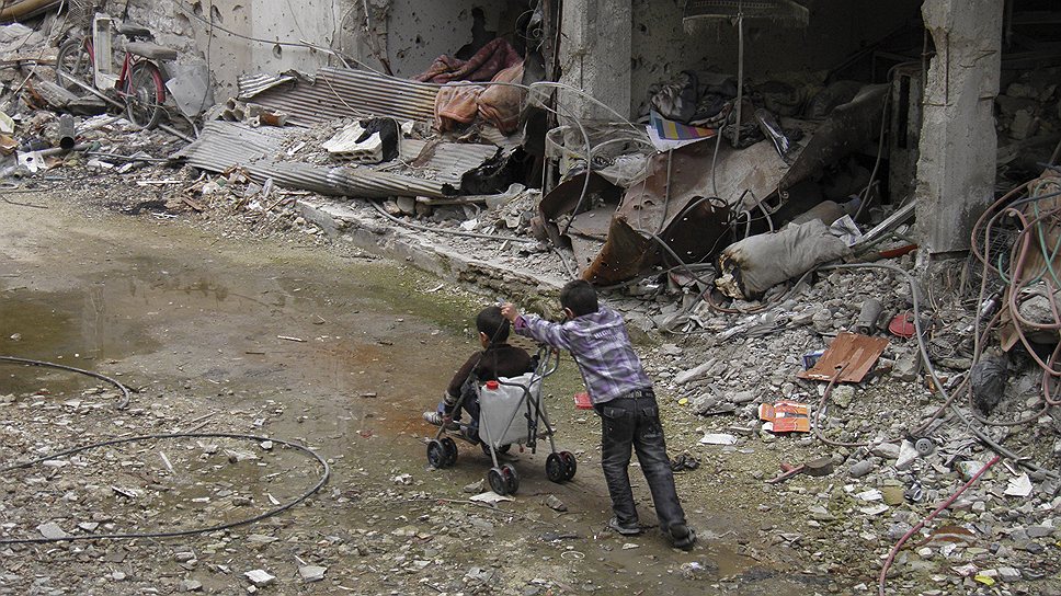 Сирийские дети на улице в Хомсе