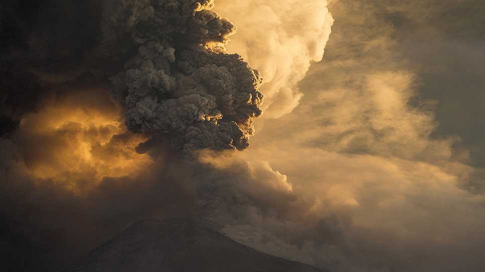 Извержение вулкана Тунгурауа в Эквадоре