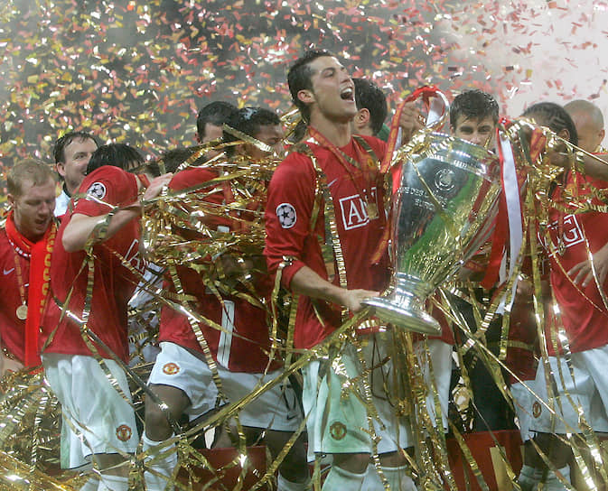 В составе «Манчестер Юнайтед» Роналду выигрывал Кубок Англии (2004), становился чемпионом английской премьер-лиги (2006/2007, 2007/2008, 2008/2009), победителем Лиги чемпионов (2007/2008)