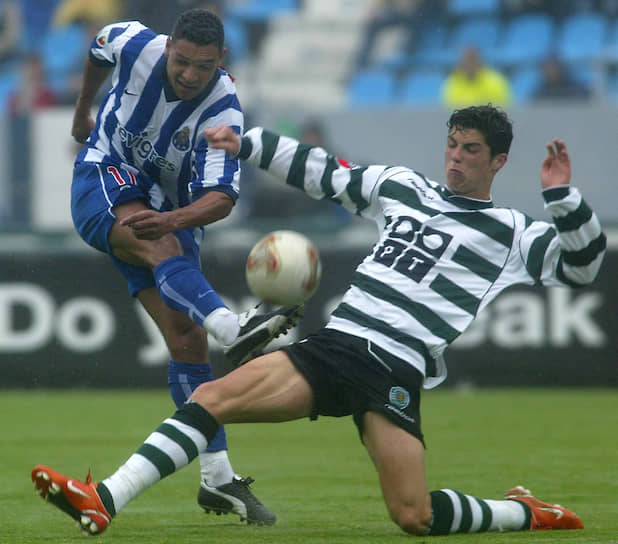 Роналду начал свою карьеру в лиссабонском «Спортинге» и стал единственным футболистом за историю клуба, сыгравшим за один сезон сразу за все составы этой команды — до 16, до 17, до 18 лет, резервный и основной