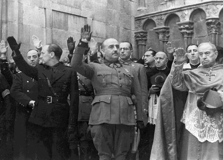 29 сентября 1936 года в Испании, переживавшей гражданскую войну, мятежниками, ратующими за падение республики, был избран новый вождь — Франсиско Франко, возглавлявший мятеж. Ему было 44 года, в отличие от других генералов он не причислял себя ни к фалангистам, ни к монархистам, ни к правым республиканцам. Когда республика все же пала, военная хунта наградила его чином генералиссимуса и пожизненного главы Испании