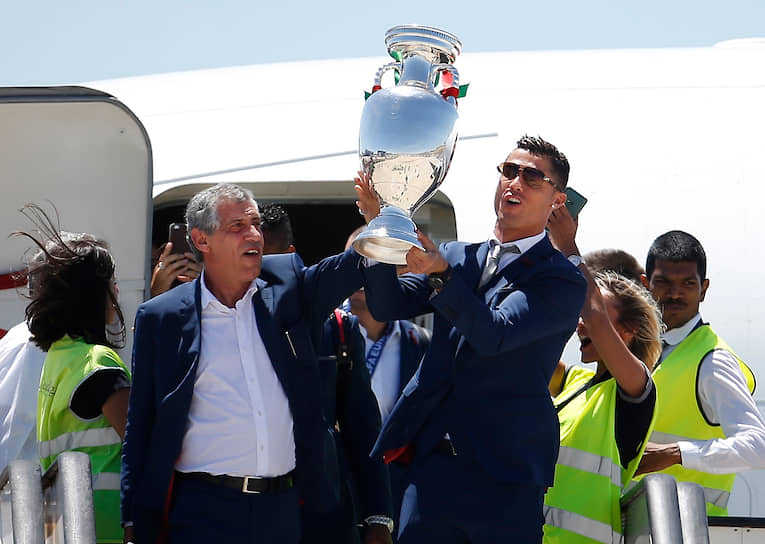 В 2016 году футболист стал чемпионом Европы. Роналду — единственный футболист, забивавший на пяти чемпионатах континента. На Евро-2020 он стал лучшим бомбардиром вместе с чехом Патриком Шиком. Оба они забили по пять мячей