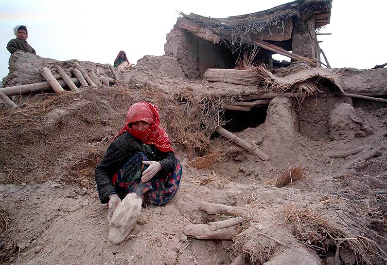 1998 год. В северных районах Афганистана из-за землетрясения магнитудой 5,6 погибли более 4,5 тыс. человек