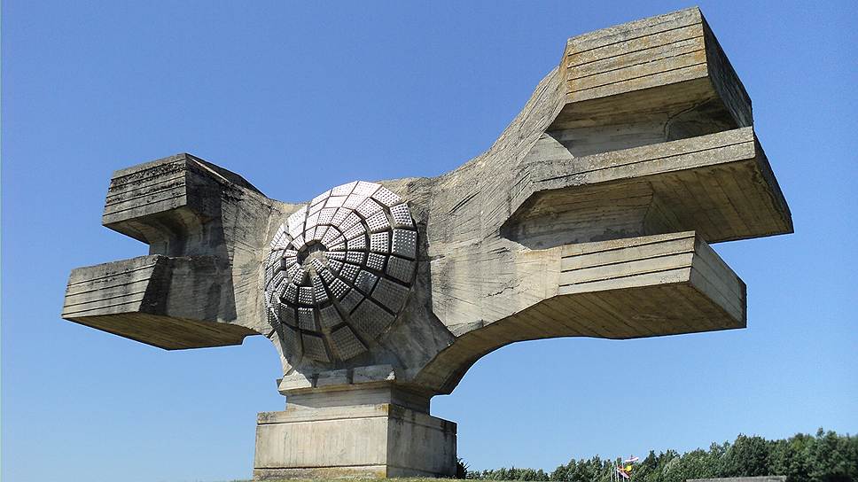 Памятник революции. Он посвящен народу Мославины во время Второй мировой войны 