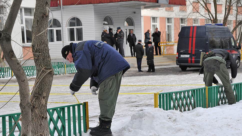 3 февраля. Вооруженный старшеклассник застрелил учителя и полицейского в московской школе № 263 