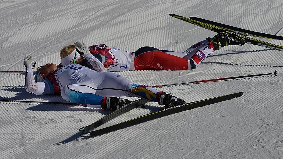 Лидер норвежских лыжниц Марит Бьорген защитила свой олимпийский титул в скиатлоне — гонке на 15 км со сменой стилей передвижения, открывшей в субботу лыжную олимпийскую программу