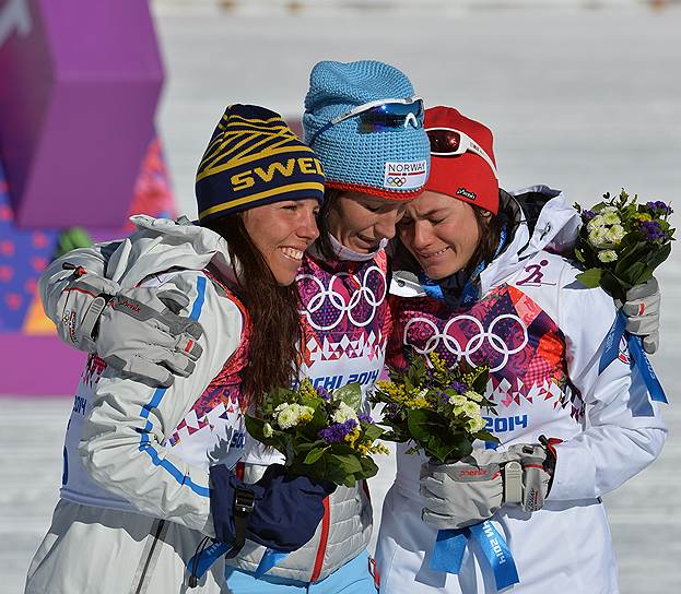 Призеры скиатлона в соревнованиях по лыжным гонкам среди женщин (слева направо): Шарлотт Калла (Швеция), Марит Бьорген (Норвегия), Венг Хейди (Норвегия) 