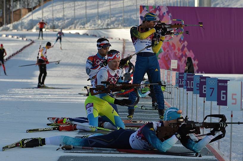 Россиянин Антон Шипулин мог выиграть золото в спринте, но из-за промаха в последнем выстреле стал лишь четвертым, проиграв бронзовому призеру 1 секунду