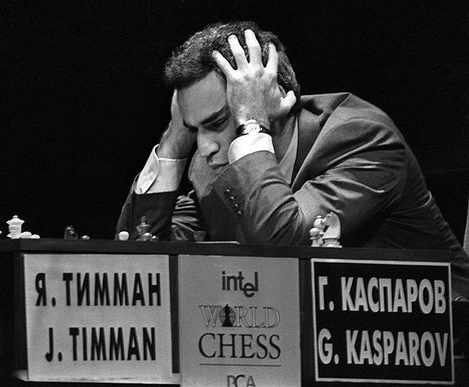 1996 год. Началась первая партия шахматного матча между суперкомпьютером IBM Deep Blue и Гарри Каспаровым (признан в России иностранным агентом), победителем в котором стал шахматист со счетом 4:2