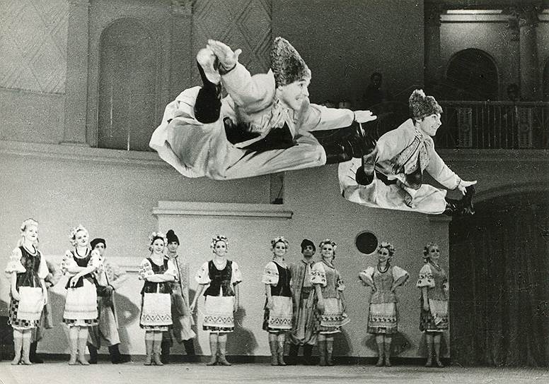 1937 год. Создан Государственный ансамбль танца СССР под руководством Игоря Моисеева