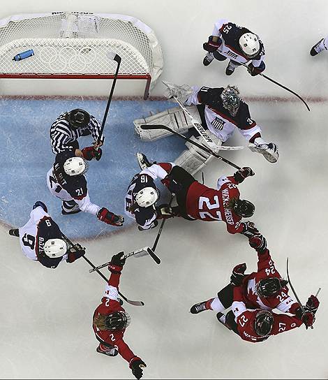Канадская женская сборная по хоккею обыграла США со счетом 3:2